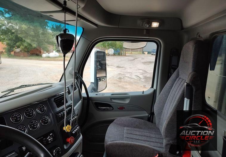 2021 Peterbilt 567  dump truck