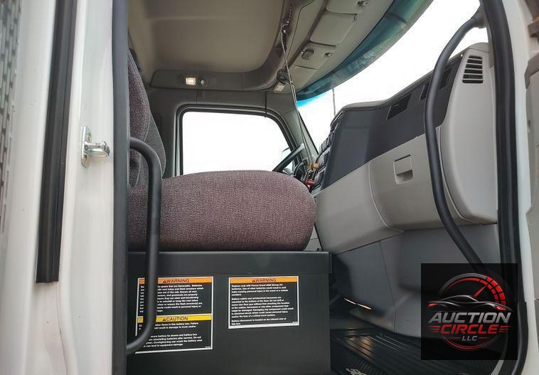 2021 Peterbilt 567  dump truck