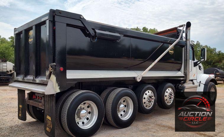 2021 Peterbilt 567  dump truck