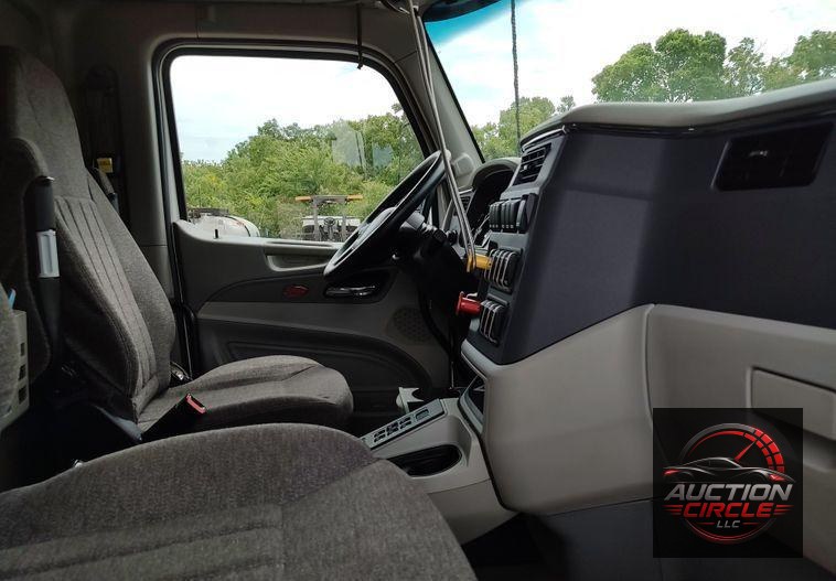 2021 Peterbilt 567  dump truck