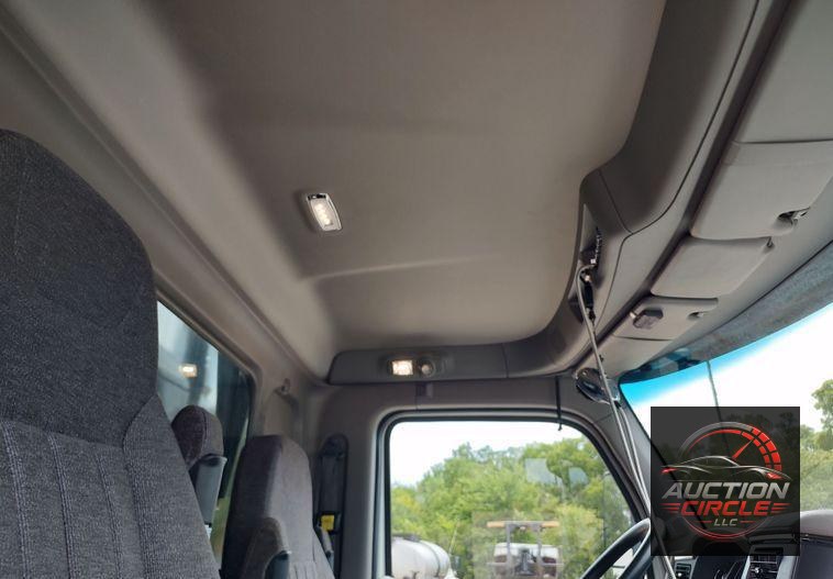 2021 Peterbilt 567  dump truck