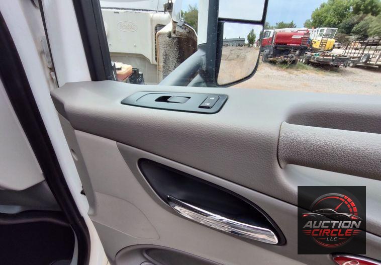 2021 Peterbilt 567  dump truck