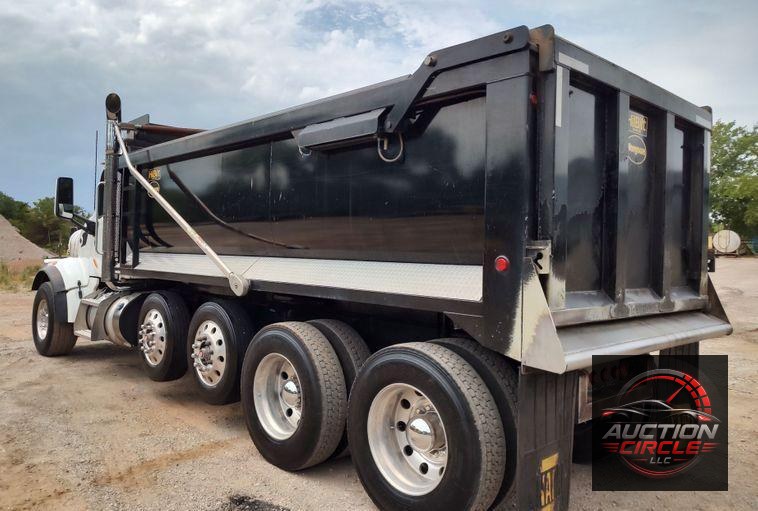 2021 Peterbilt 567  dump truck