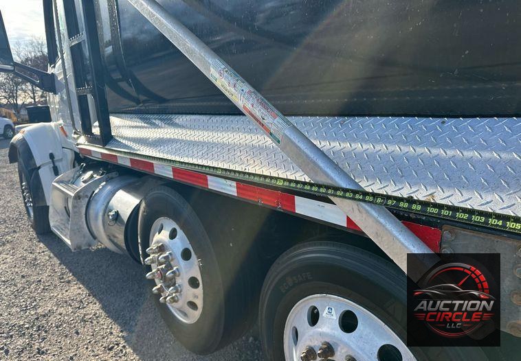 2019 Peterbilt 567 dump truck
