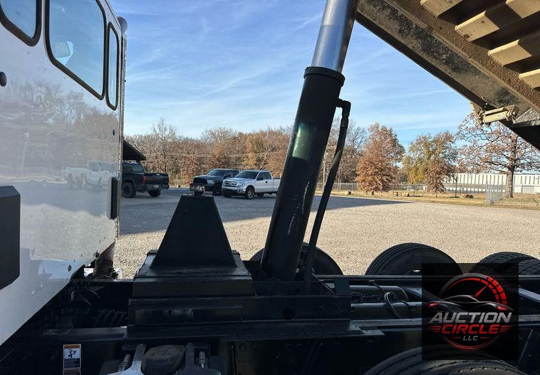 2019 Peterbilt 567 dump truck