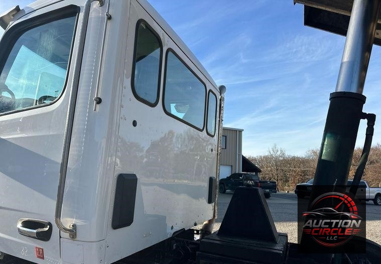 2019 Peterbilt 567 dump truck