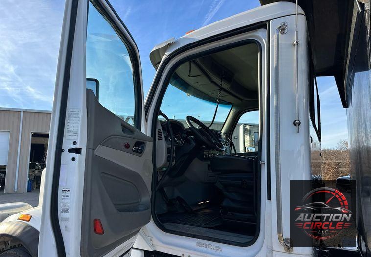 2019 Peterbilt 567 dump truck