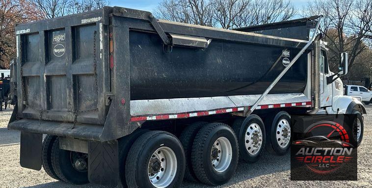 2019 Peterbilt 567 dump truck