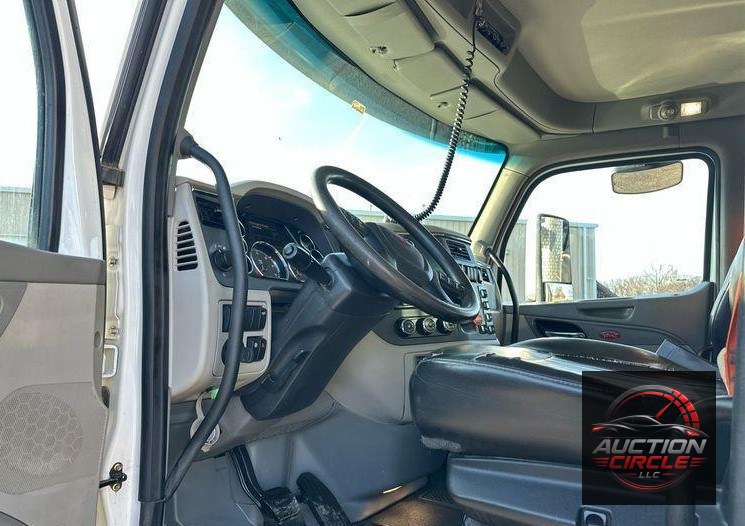 2019 Peterbilt 567 dump truck