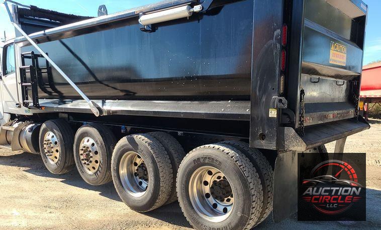 2023 Peterbilt 567  dump truck