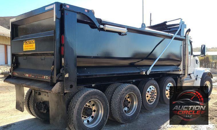 2023 Peterbilt 567  dump truck