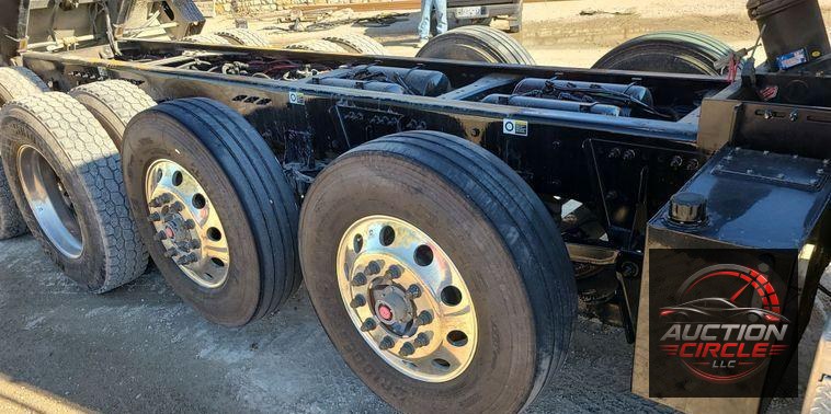 2023 Peterbilt 567  dump truck