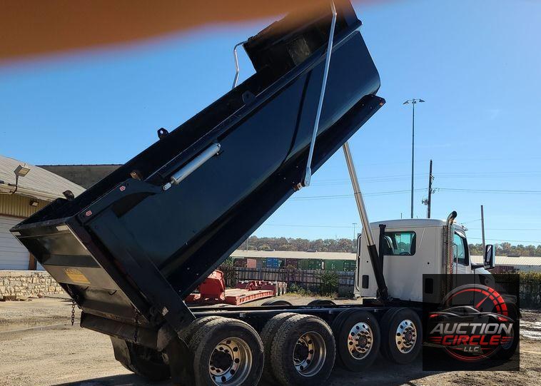 2023 Peterbilt 567  dump truck