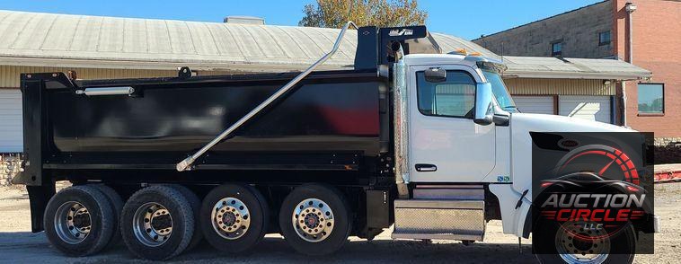 2023 Peterbilt 567  dump truck