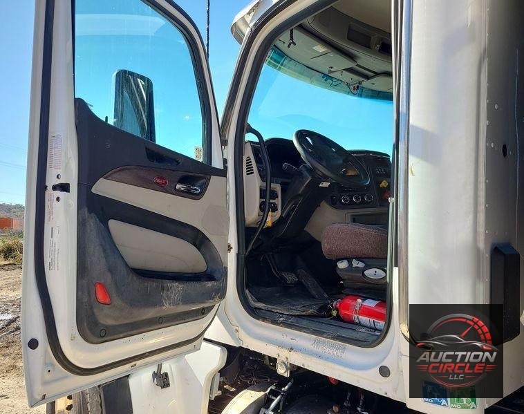 2023 Peterbilt 567  dump truck