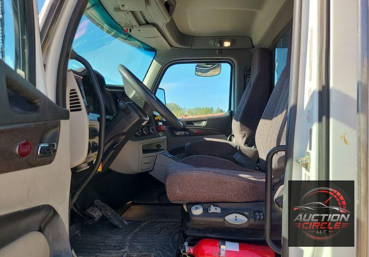 2023 Peterbilt 567  dump truck
