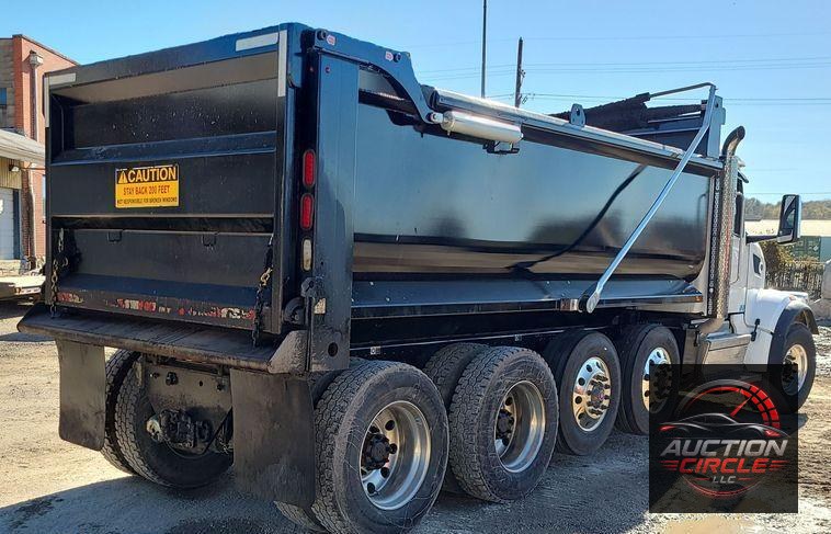 2023 Peterbilt 567  dump truck