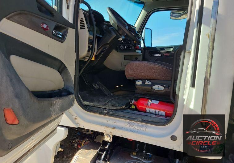 2023 Peterbilt 567  dump truck