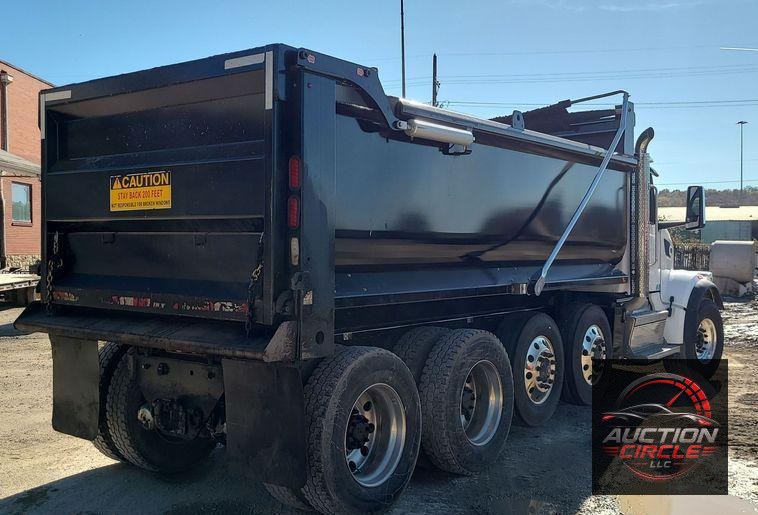 2023 Peterbilt 567  dump truck