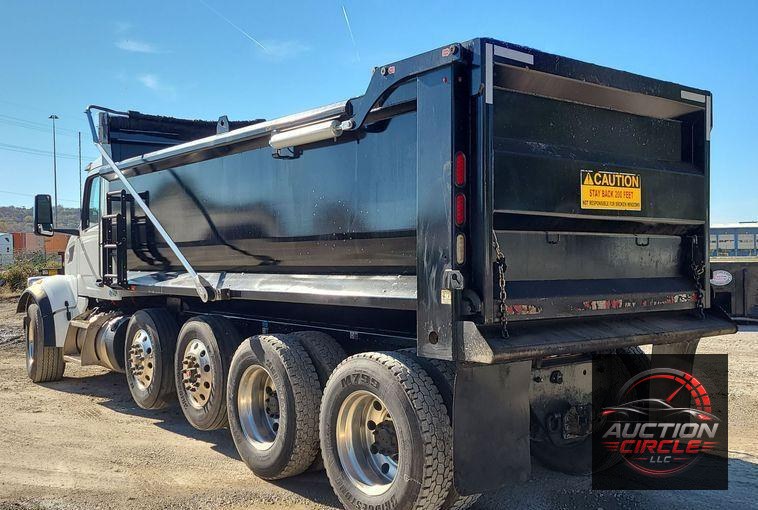 2023 Peterbilt 567  dump truck