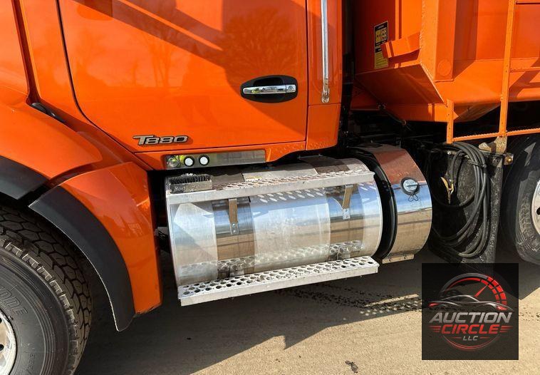 2021 Kenworth T880 dump truck