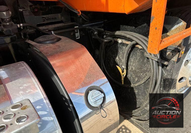 2021 Kenworth T880 dump truck