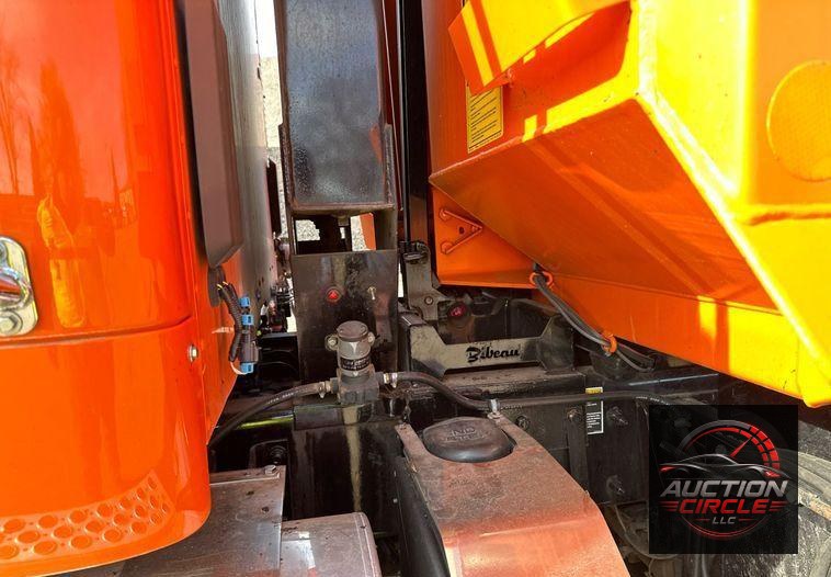2021 Kenworth T880 dump truck