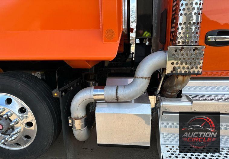 2021 Kenworth T880 dump truck