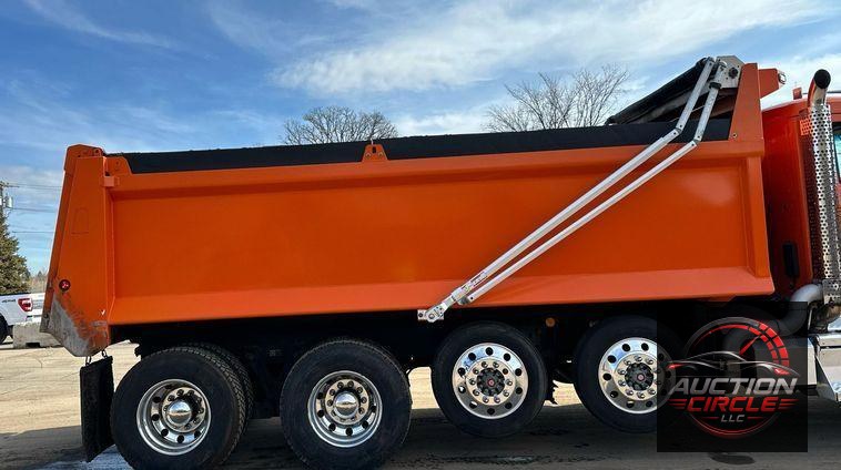 2021 Kenworth T880 dump truck