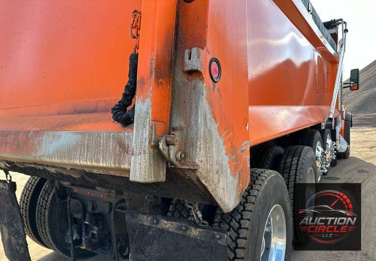 2021 Kenworth T880 dump truck