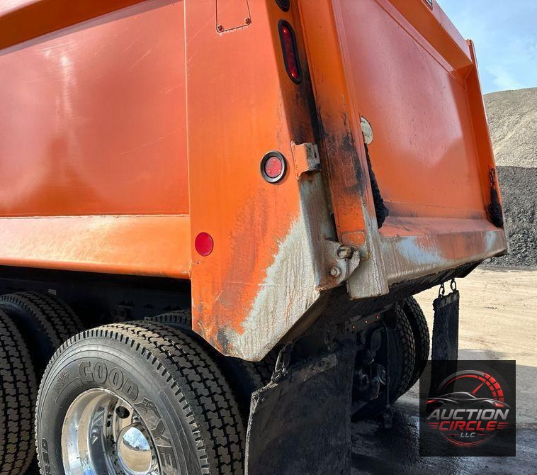 2021 Kenworth T880 dump truck