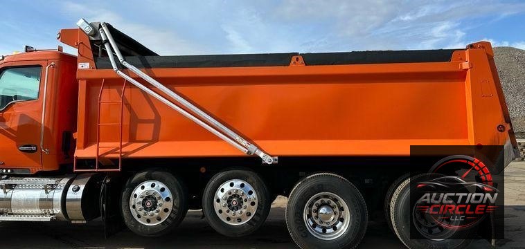 2021 Kenworth T880 dump truck