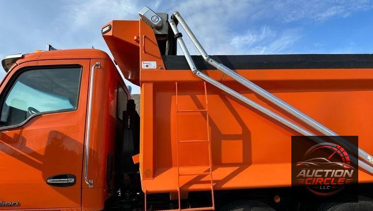 2021 Kenworth T880 dump truck