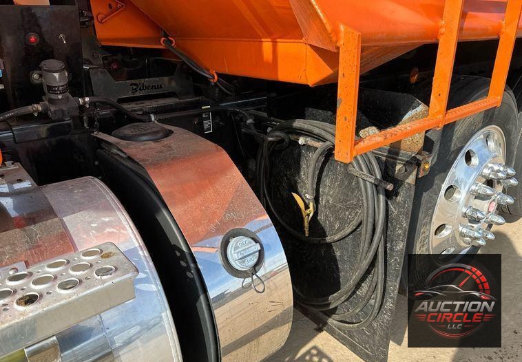 2021 Kenworth T880 dump truck
