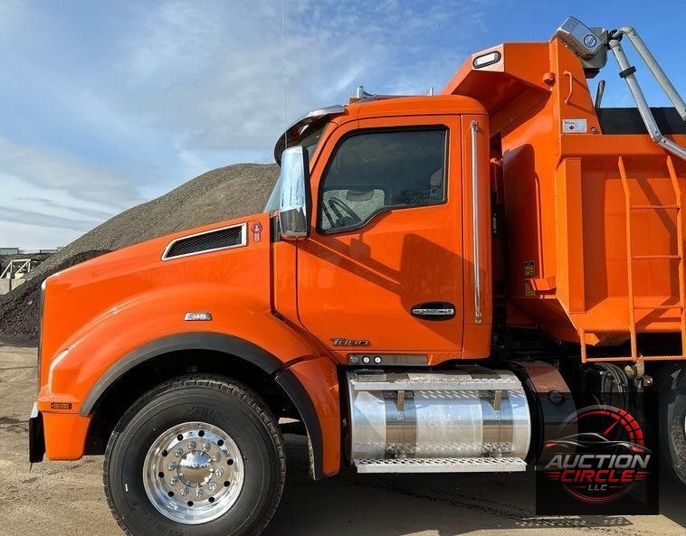 2021 Kenworth T880 dump truck