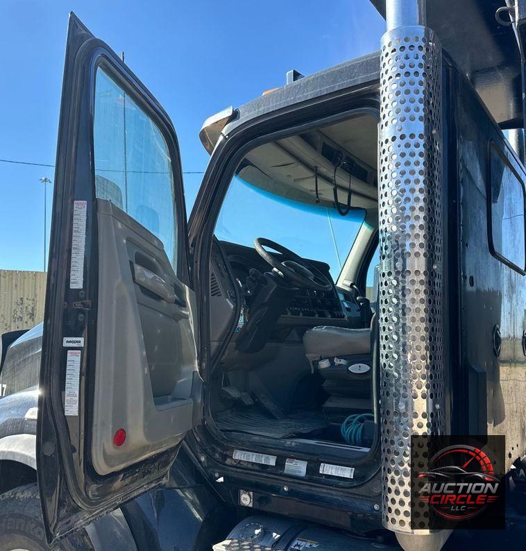 2017 Kenworth  T880 dump truck
