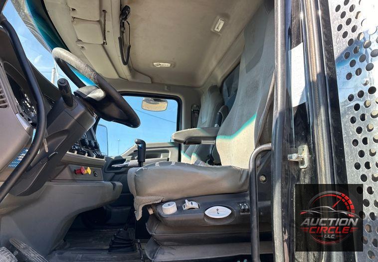 2017 Kenworth  T880 dump truck