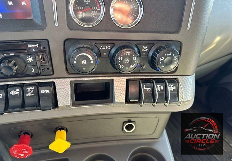 2017 Kenworth  T880 dump truck