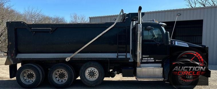 2017 Kenworth  T880 dump truck