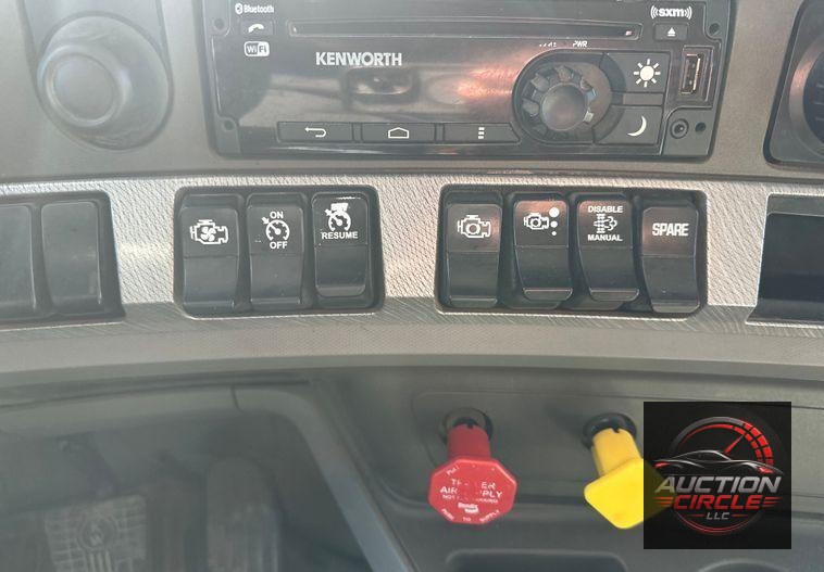 2017 Kenworth  T880 dump truck