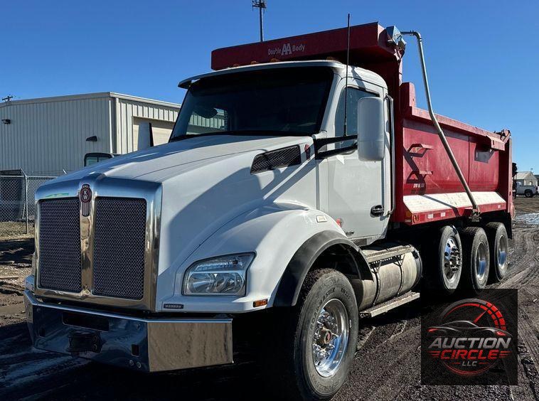 2016 Kenworth T880 dump truck