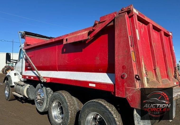 2016 Kenworth T880 dump truck