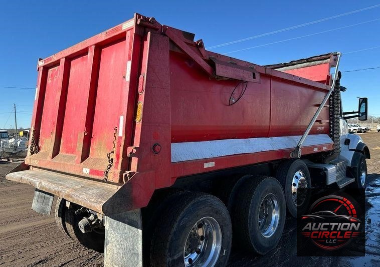 2016 Kenworth T880 dump truck