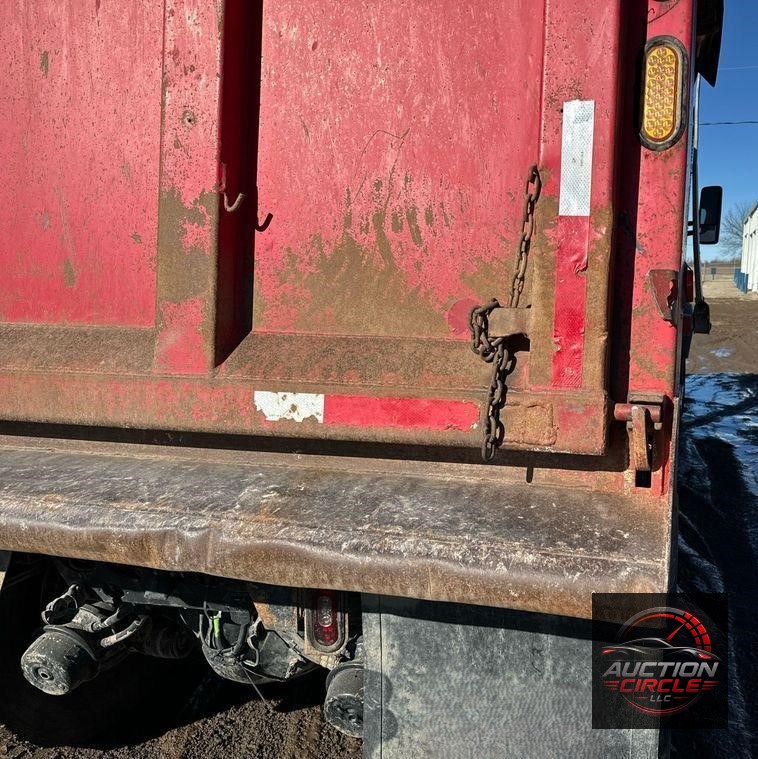 2016 Kenworth T880 dump truck