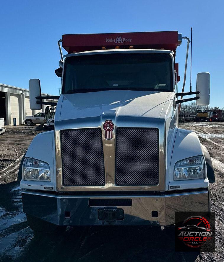 2016 Kenworth T880 dump truck