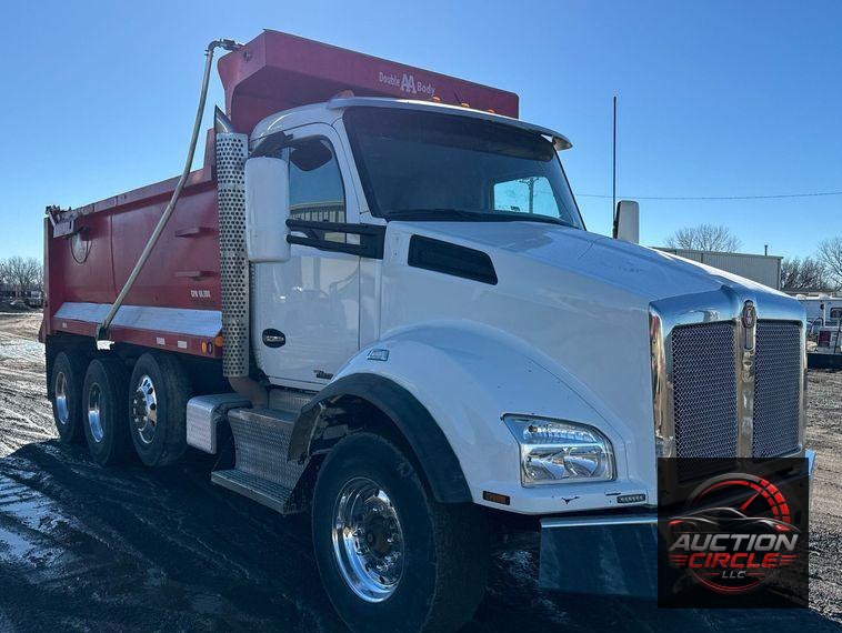 2016 Kenworth T880 dump truck