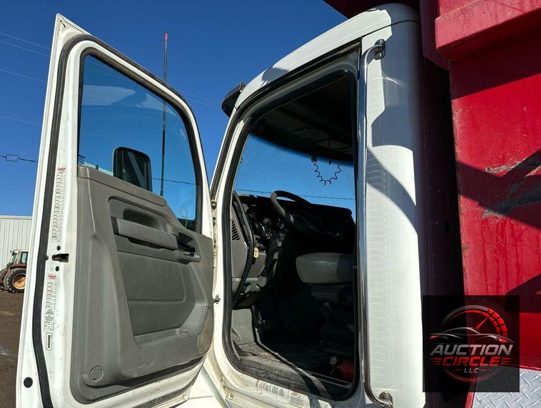2016 Kenworth T880 dump truck