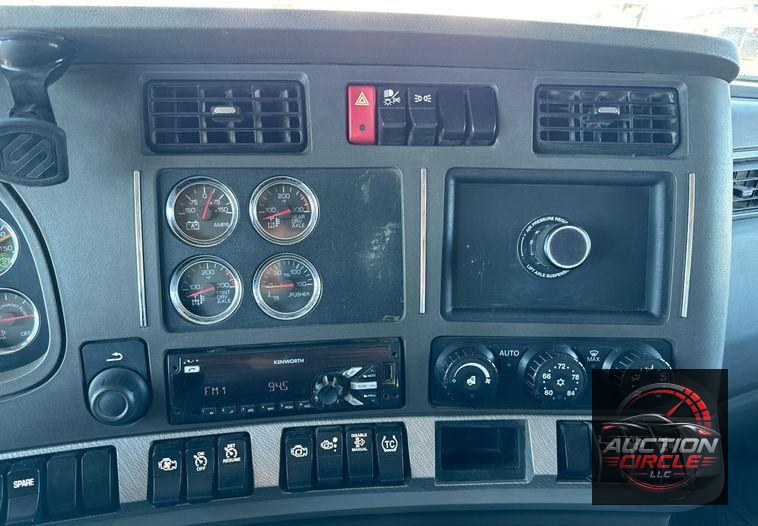 2016 Kenworth T880 dump truck