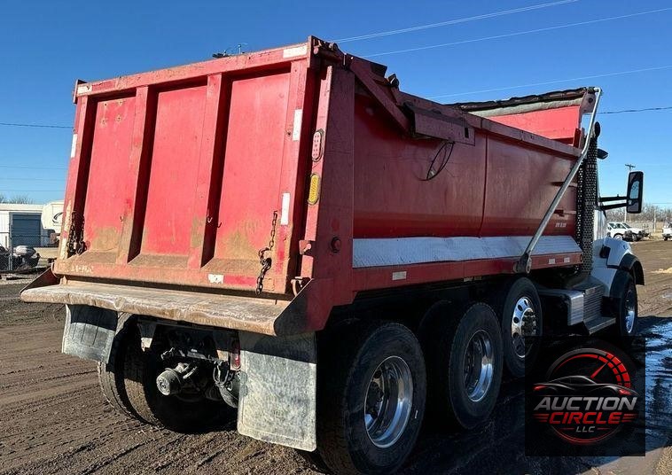 2016 Kenworth T880 dump truck