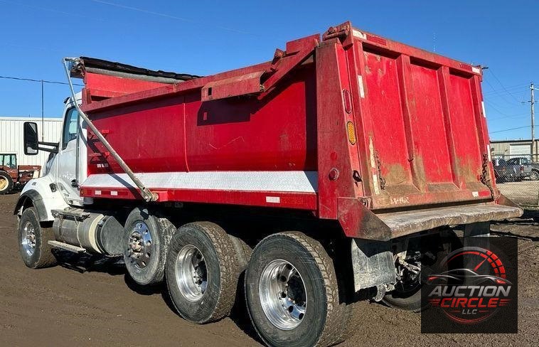 2016 Kenworth T880 dump truck
